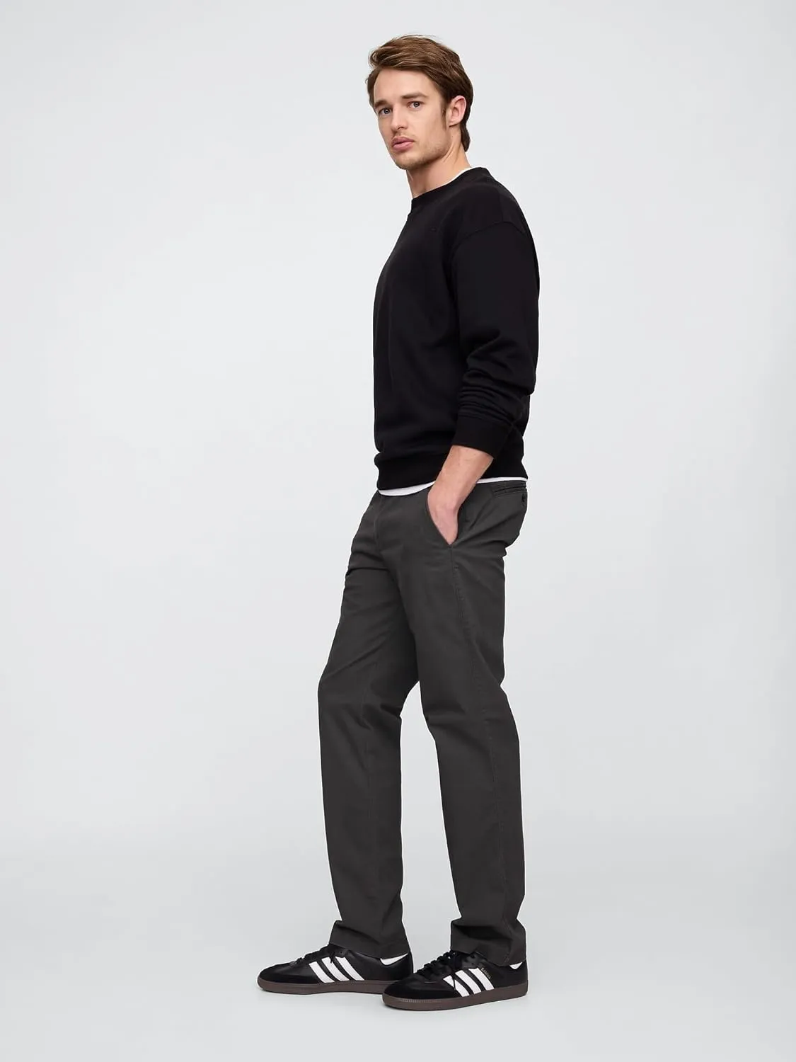 GAP Men's Essential Straight Fit Khaki Chino Pants