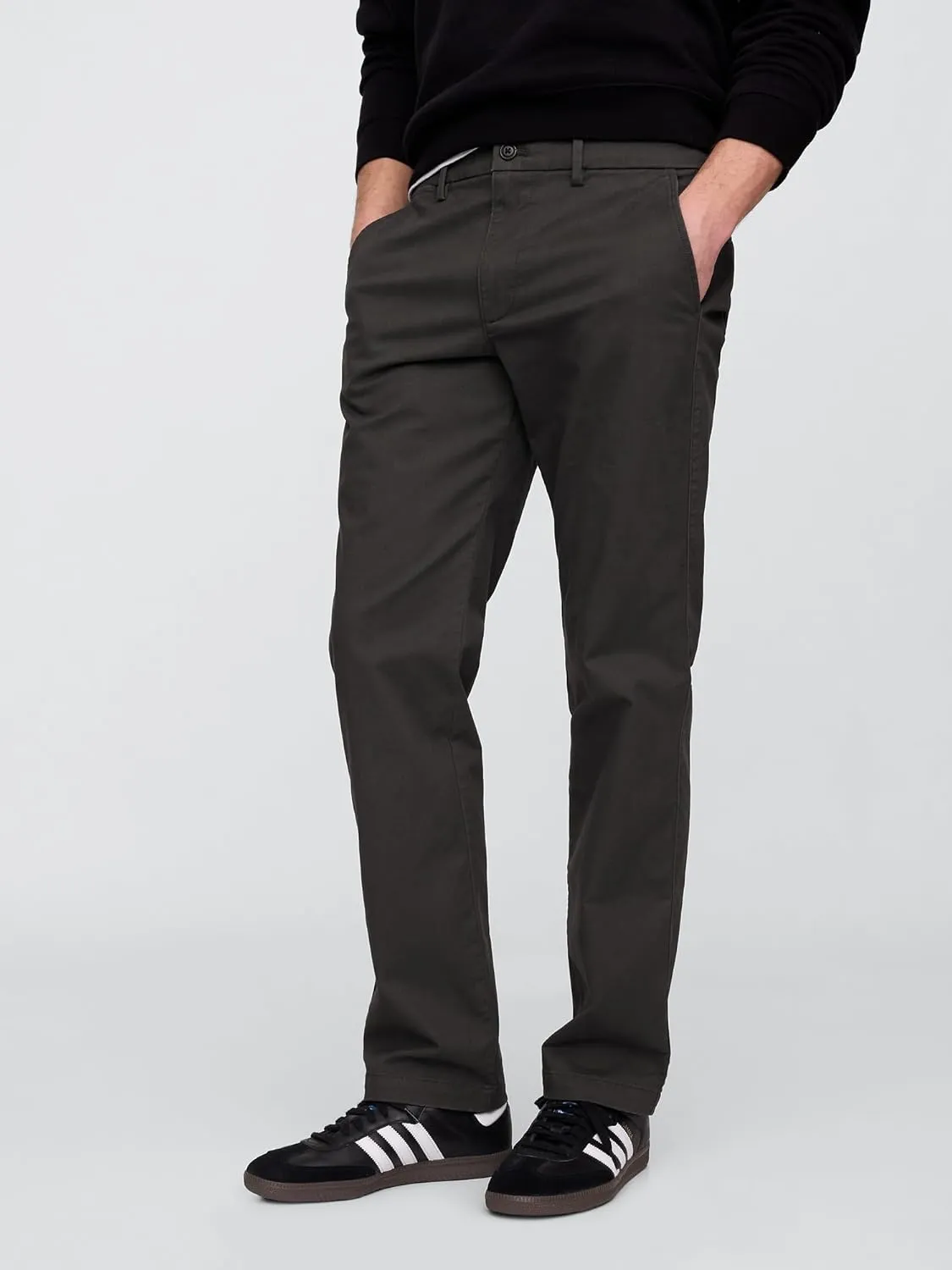GAP Men's Essential Straight Fit Khaki Chino Pants