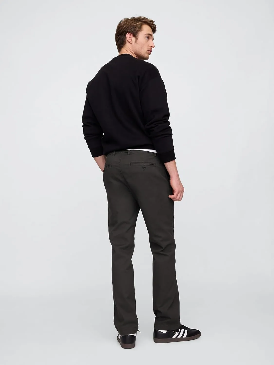 GAP Men's Essential Straight Fit Khaki Chino Pants